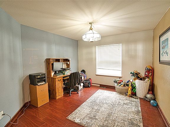 3rd image of 20017 17th Avenue E