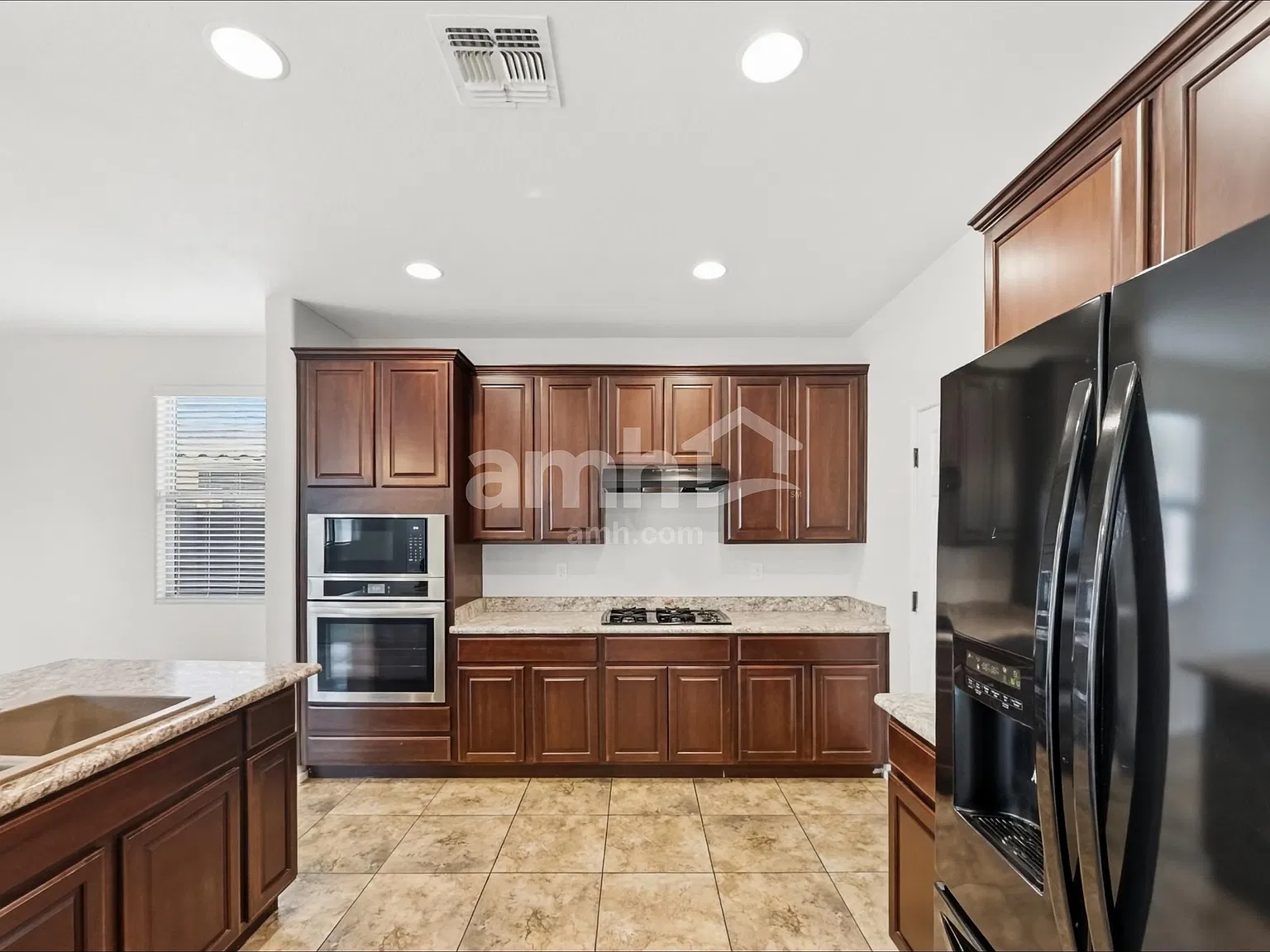 4 bed, 2.5 bath, 2423 sqft, $2,455 — Photo 3
