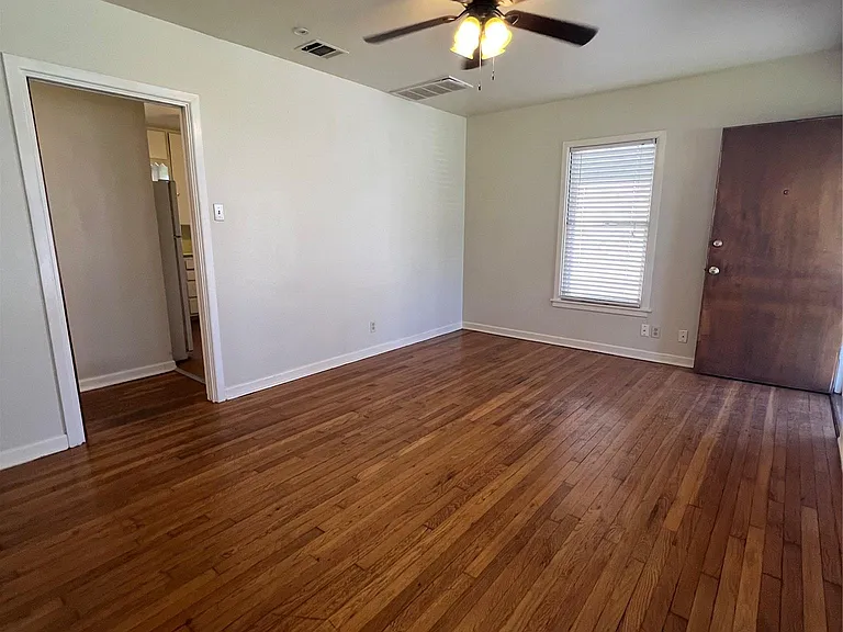1007 E 38th St — Photo 5