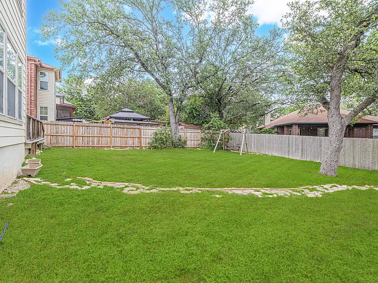 420 Ashley Park — Photo 41