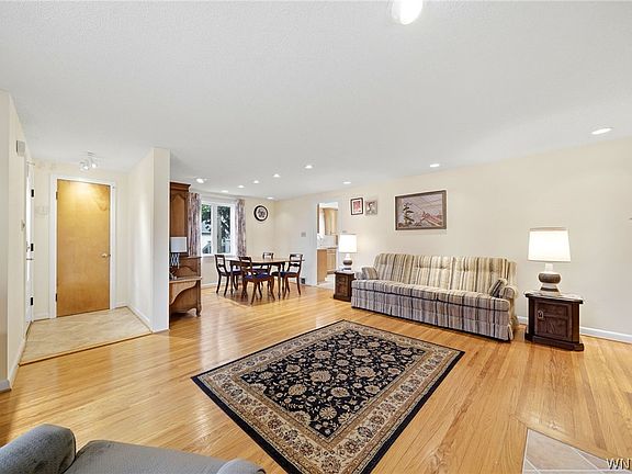 5th image of 63 Pinewoods Ave
