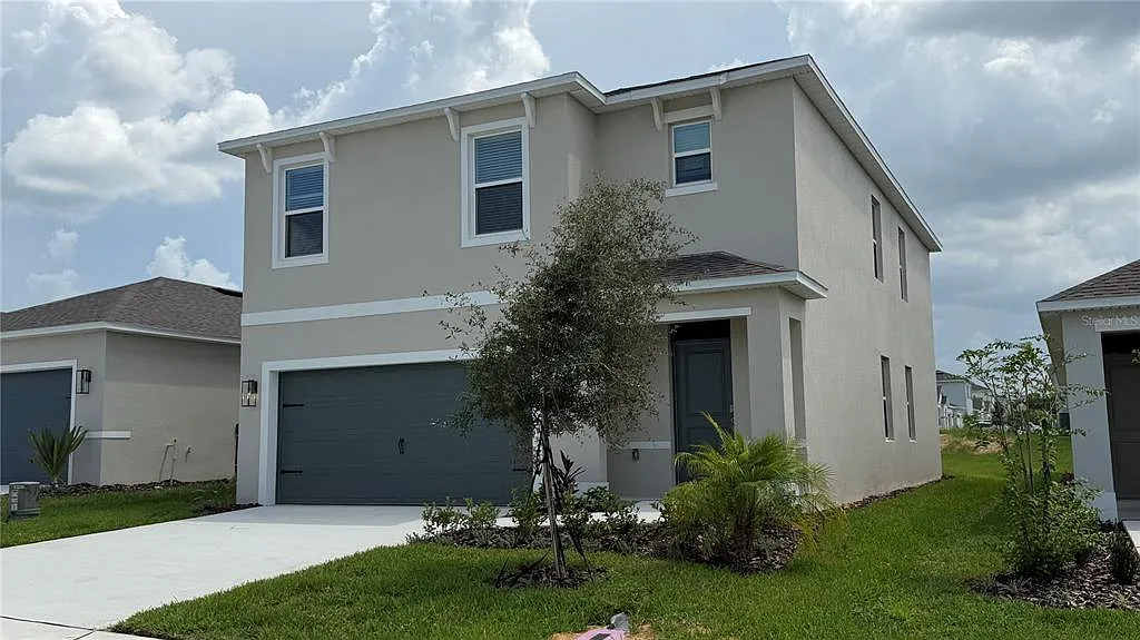 5 bed, 3.0 bath, 2447 sqft, $2,800 — Photo 1