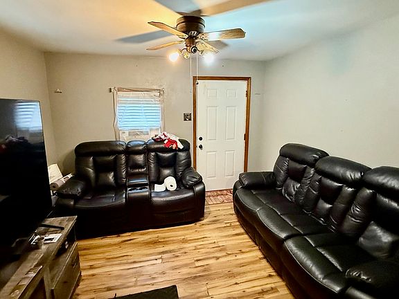 4th image of 3120 Powell St