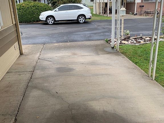3rd image of 1304 Tollgate Ln