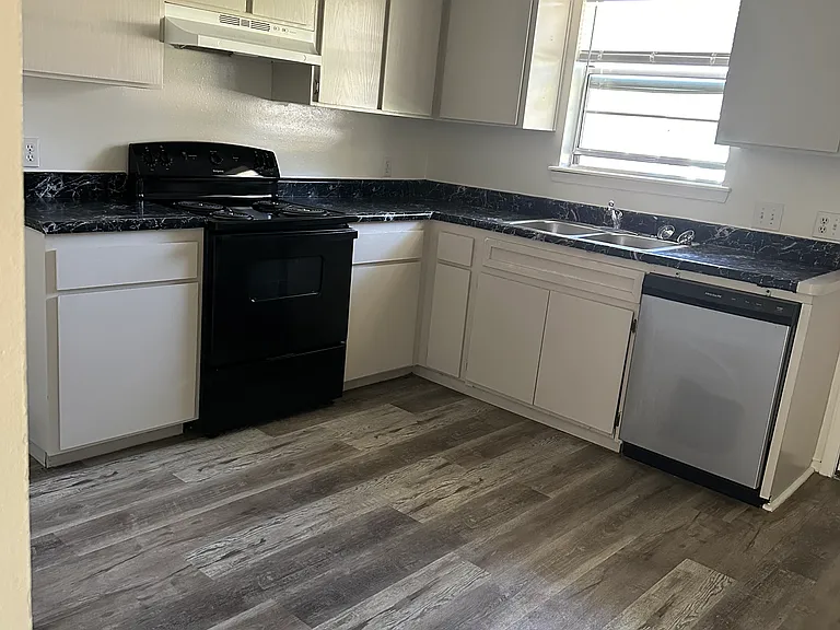 905 SE G St #A — Photo 7