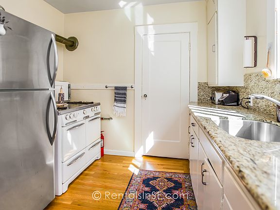 5th image of 1108 Shrader St