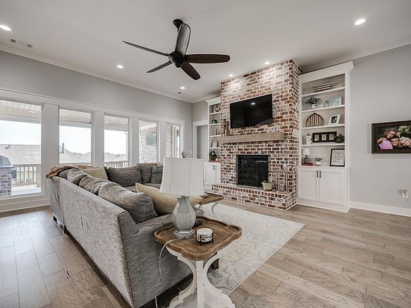 3rd image of 3805 Leather Leaf Dr