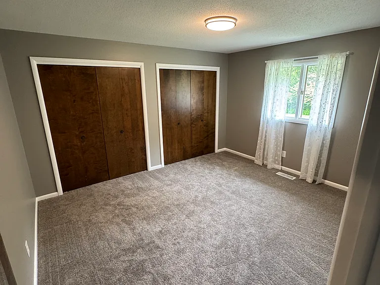 1655 E 400 N — Photo 11