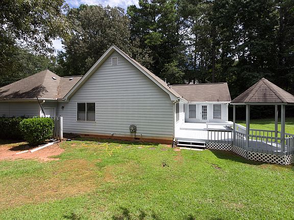 5th image of 605 Willow Ct SE