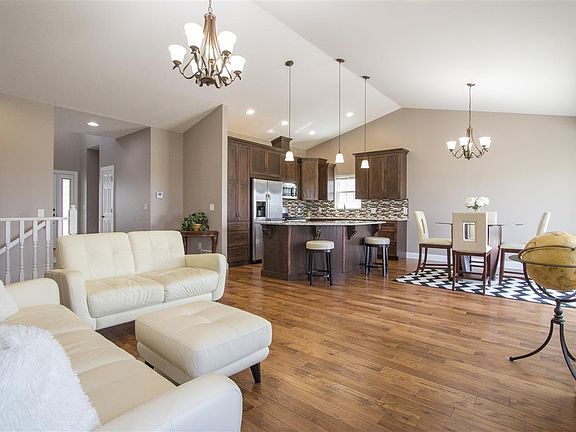 4th image of 1905 Greenhill Dr