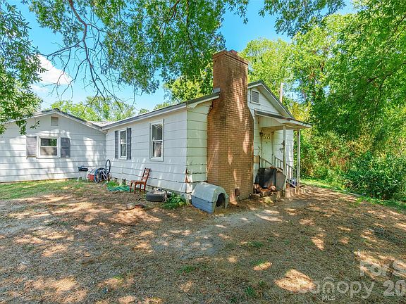4th image of 106 Deaver St