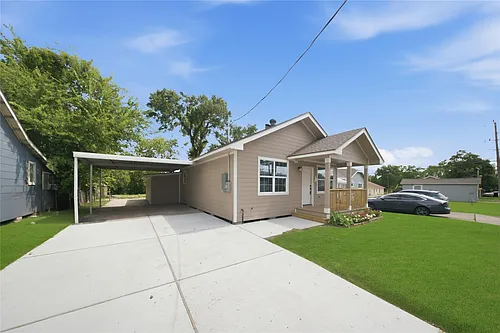 1303 4th St Photo 1