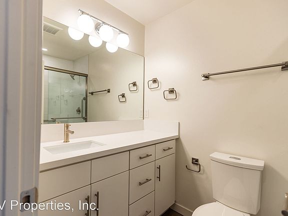 5th image of 615 Stratford Ct APT 6