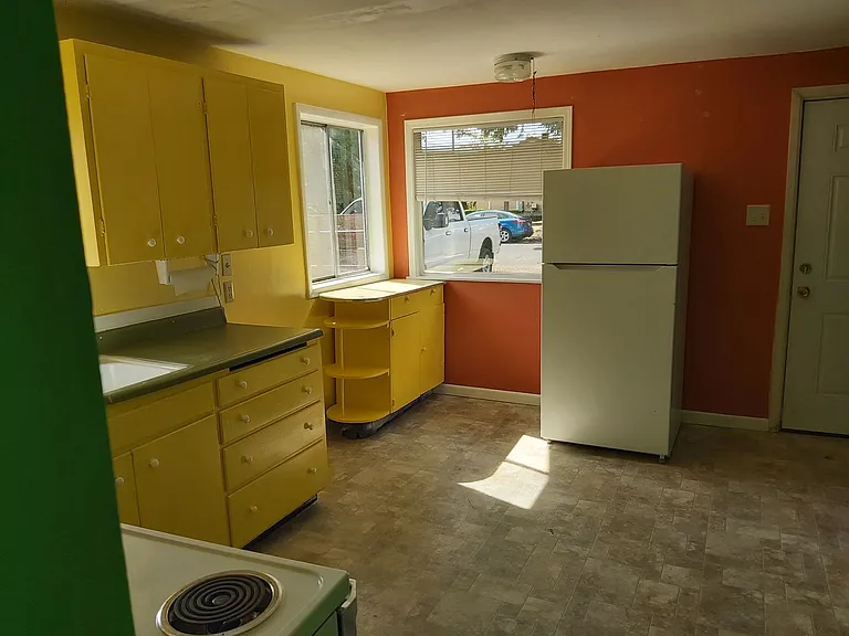 2465 SW Pickford St — Photo 4
