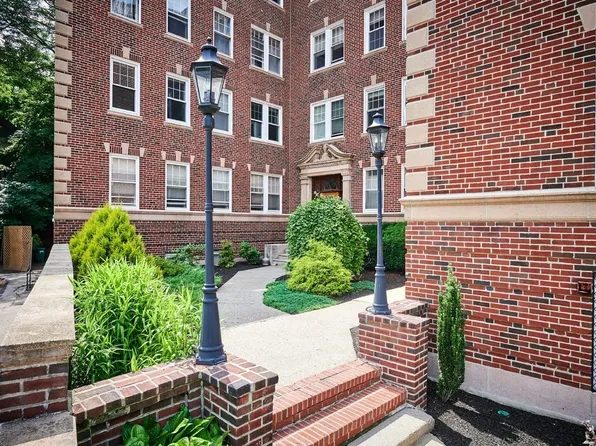 22 Concord Ave APT 5, Cambridge, MA 02138