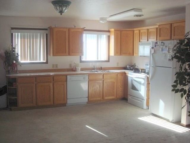 2nd image of 922 19th Ave E