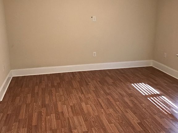 5th image of 204 West Park