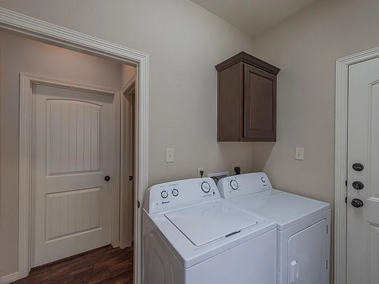 300 Live Oak St — Photo 14