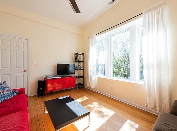 5th image of 2457 W Leland Ave APT 3