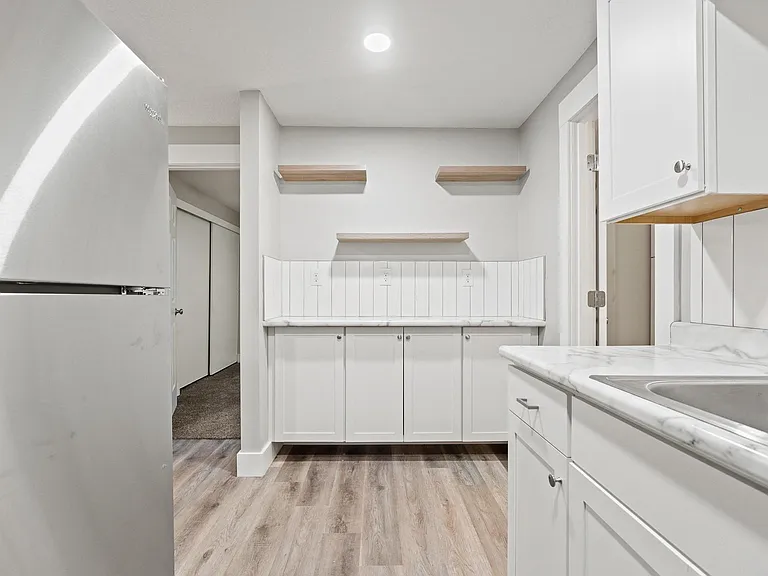 3910 Sleepy Hollow Ln #3910 — Photo 15