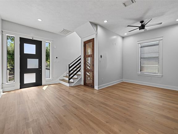 5th image of 4041 Castor St