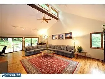 18 Long Ln photo 1