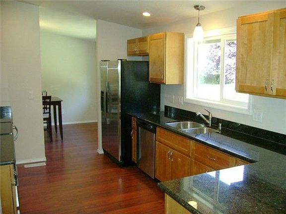 3rd image of 1914 Hanover Dr SE