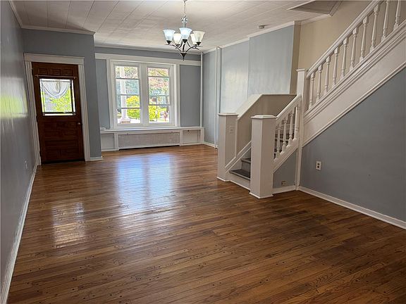 2nd image of 1451 W Linden St