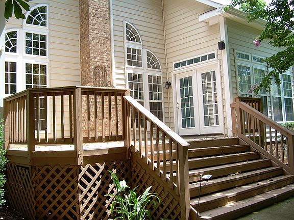 Spacious back deck