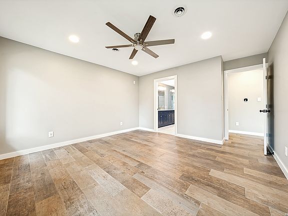 5th image of 523 WOODCREST DR