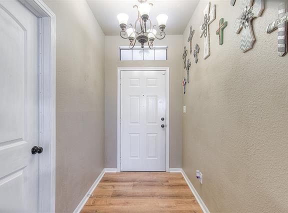3rd image of 1411 Spanish Oak Dr