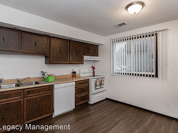 2nd image of 905 17th St APT 4