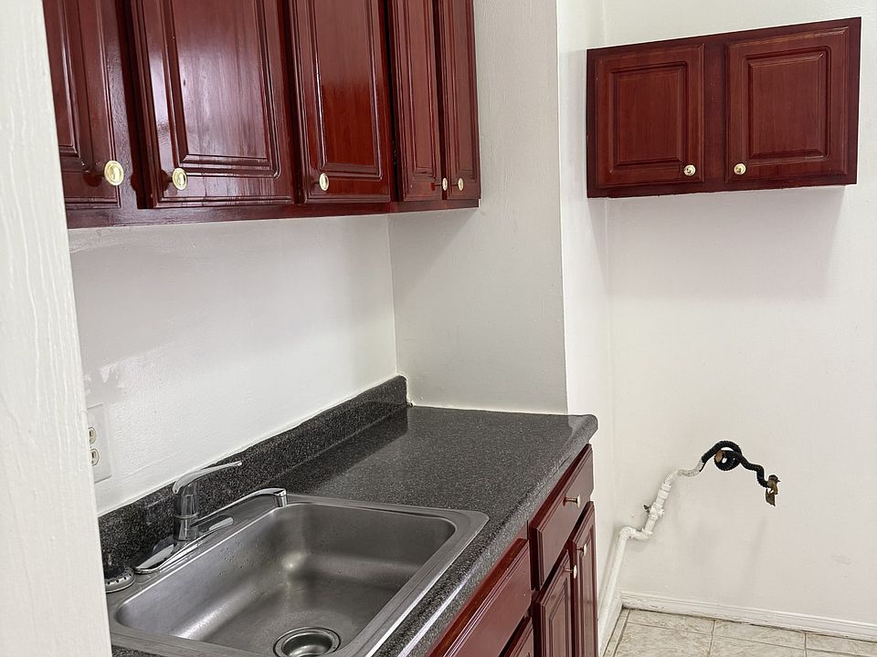 2nd image of 2100 Beekman Pl APT 4E