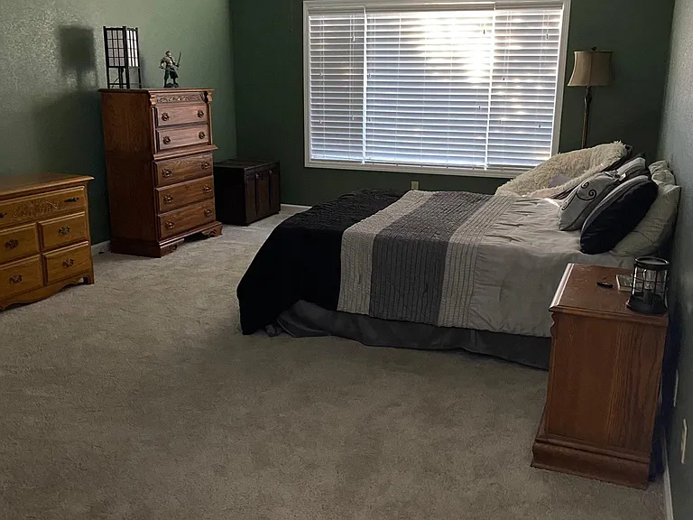 1806 Noble Ln — Photo 9