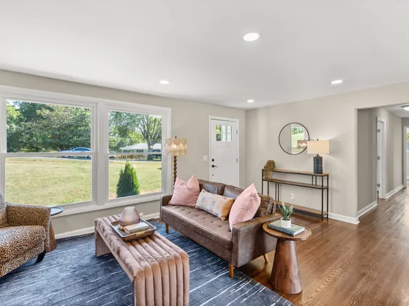 3912 Sussex Dr, Nashville, TN 37207