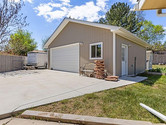 3rd image of 3348 E 118th Way