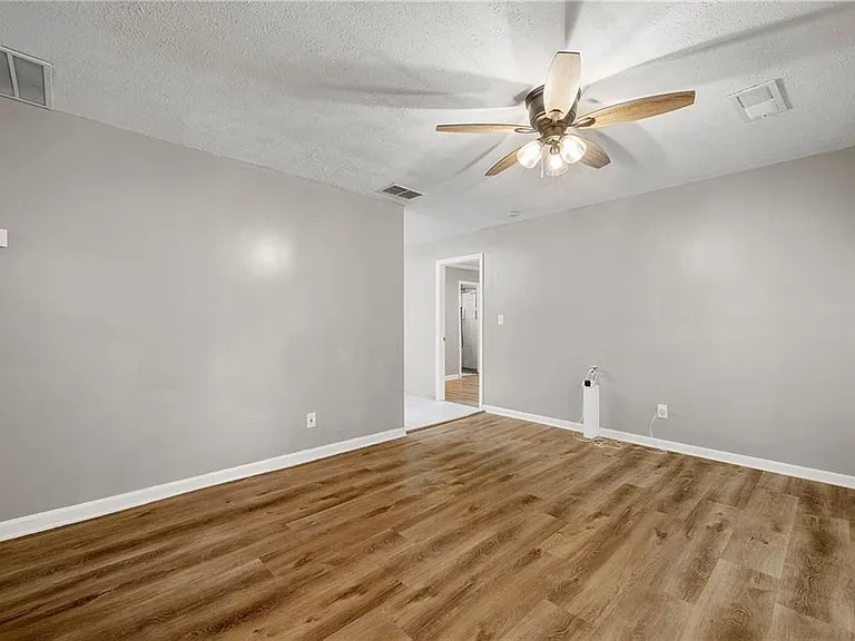 128 Alexander Ct — Photo 5
