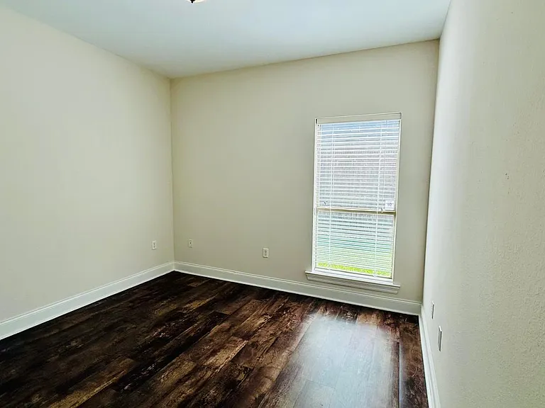13134 Montrose Dr N — Photo 15