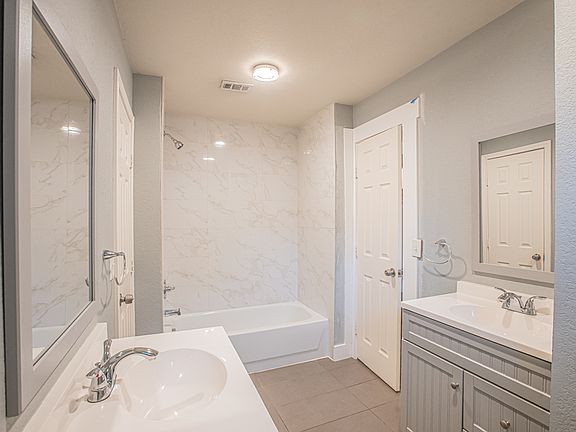 3rd image of 5808 Silver Lake Ct