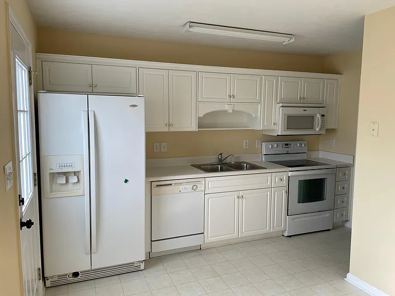 655 Brook Trl — Photo 17