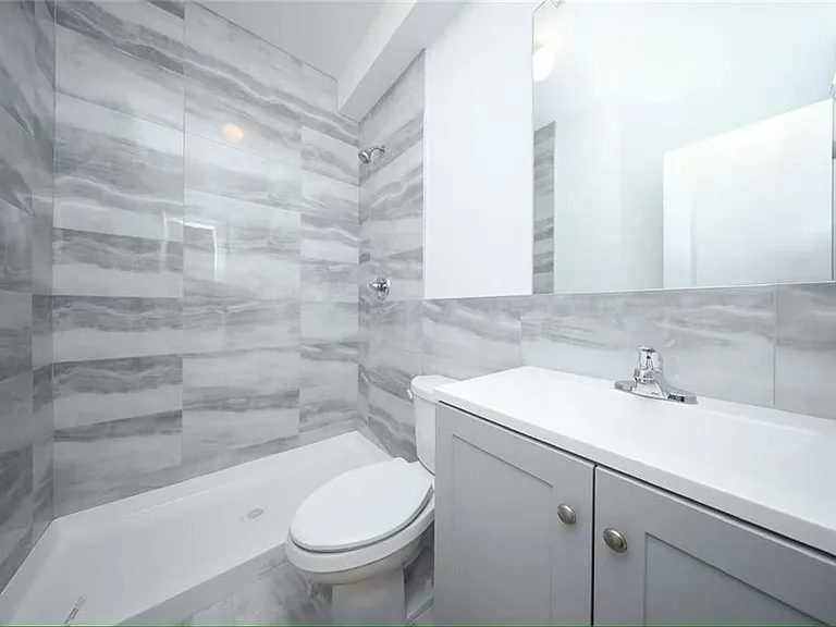 136 Beach St #2R — Photo 4