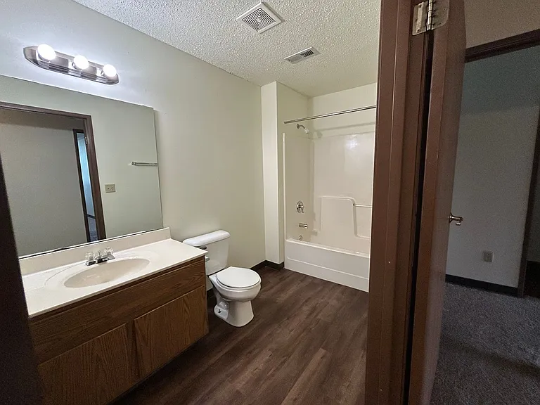 Brewers Point Apartments — Photo 11