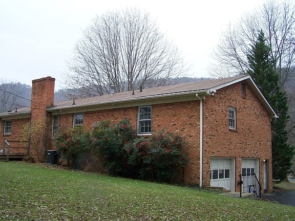 3rd image of 154 Village Ln