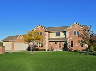 W322S8930 McCarthy Dr, Mukwonago, WI 53149