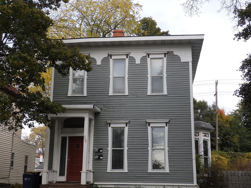 1st image of 732 Fairview Ave NE