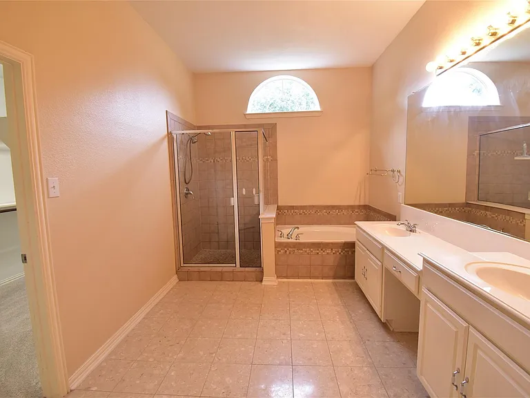 7995 Quiet Meadow Ln — Photo 12