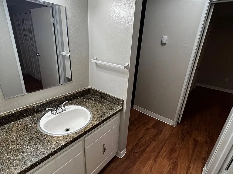 Crestview Apartments — Photo 57