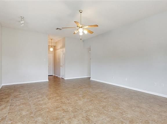 5th image of 2212 Greenwood Dr