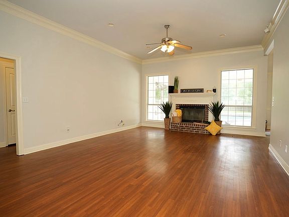4th image of 8146 Myrtlewood Dr