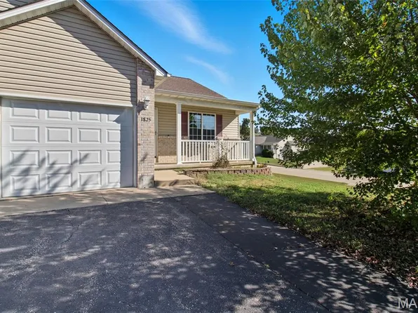 1825 Oak Knoll Dr, Farmington, MO 63640